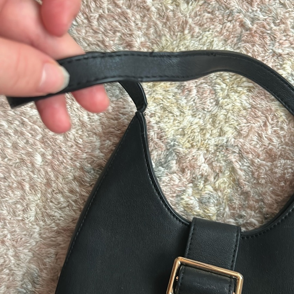 Elegant Black Leather Shoulder Bag - Picture 2 of 2